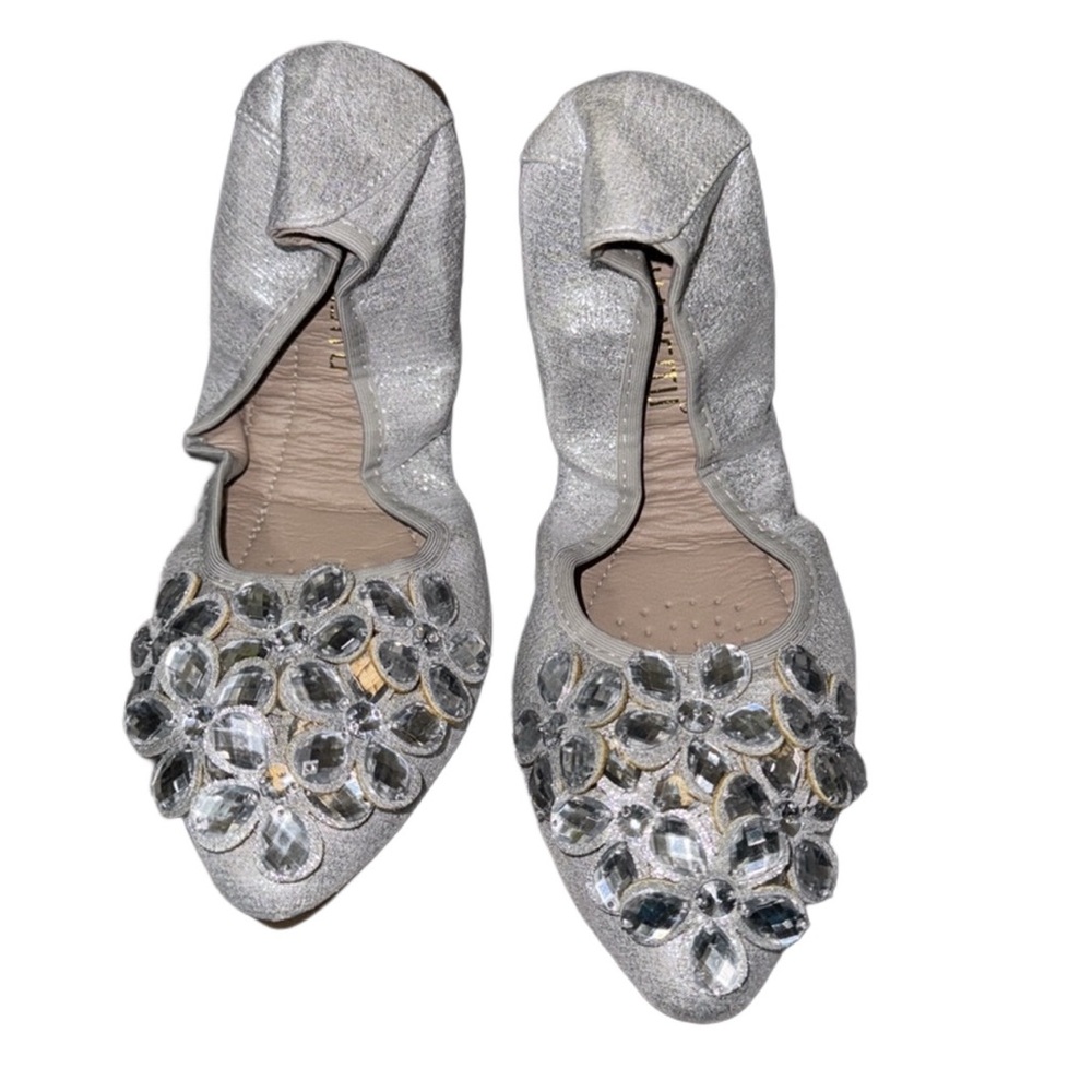 Guansitu silver ballet flats with crystals and gum sole NWOB